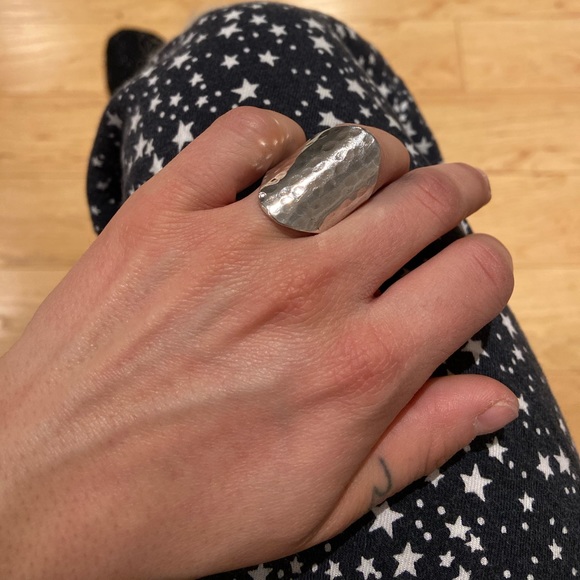 Large sterling silver hammered texture ring - Picture 1 of 3